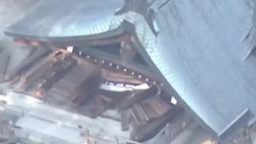 日本强震致神社完全垮塌列车脱轨热搜配图