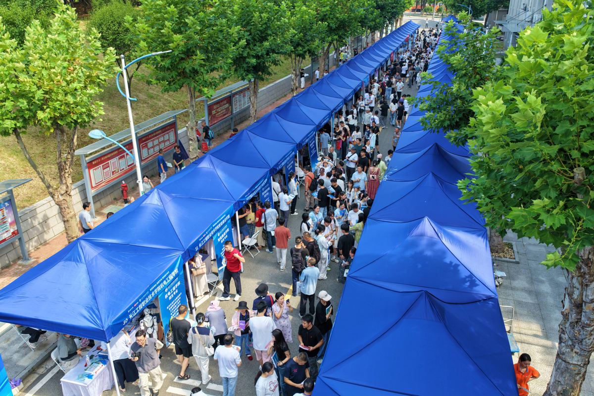超本科线却报专科 职教赛道热度攀升热搜配图